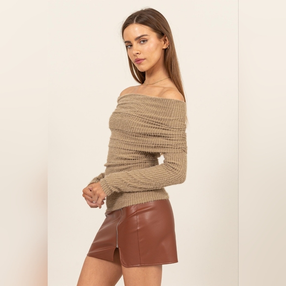 HYFVE Fuzzy Off Shoulder Textured Knit Top - Picture 5 of 7